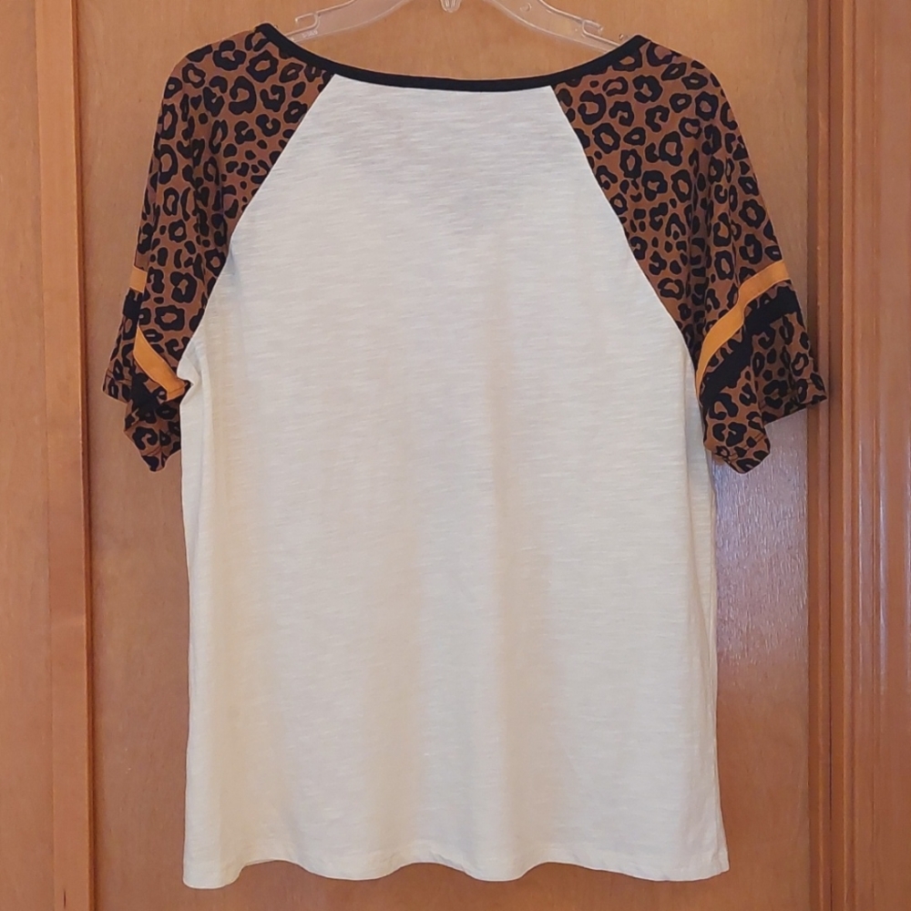 CATO notch neckline t-shirt NWOT - Picture 2 of 10